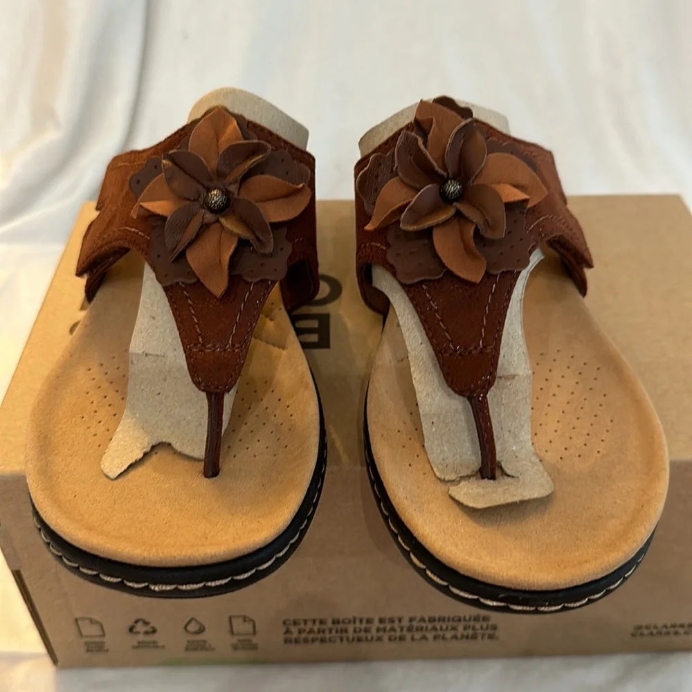 Clarks Collection Laurieann Gema Floral Toe-Post Sandal - Picture 4 of 5